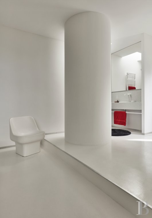 An architect-designed villa built in the 1970s near Arles, in Bouches-du-Rhône - photo  n°19